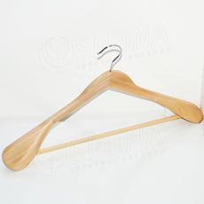 Dřevěná ramínka/dřevěné ramínko na šaty BT EXTRA, šířka 44,5cm,s příčkou, 1ks